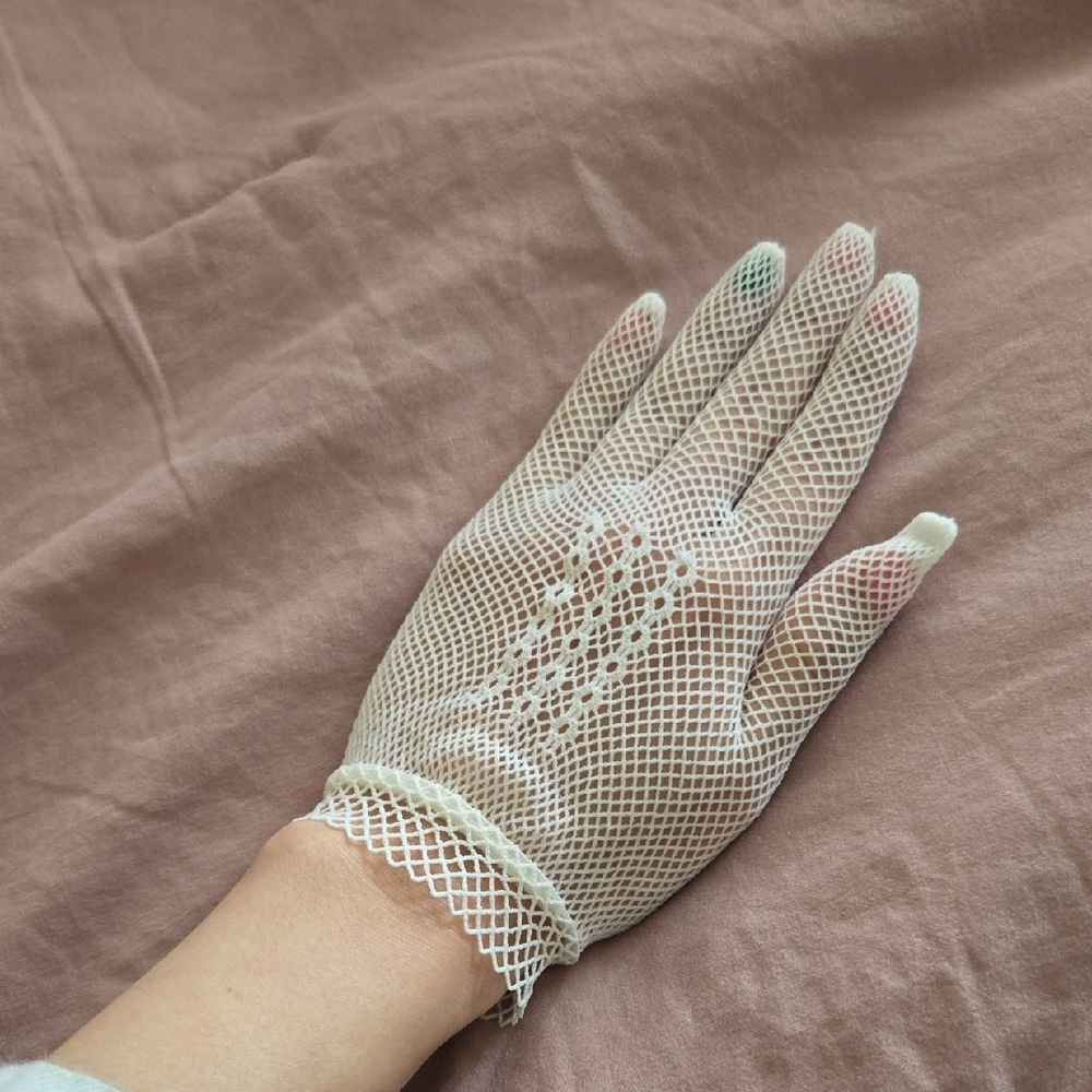 Vintage White Lace Gloves S